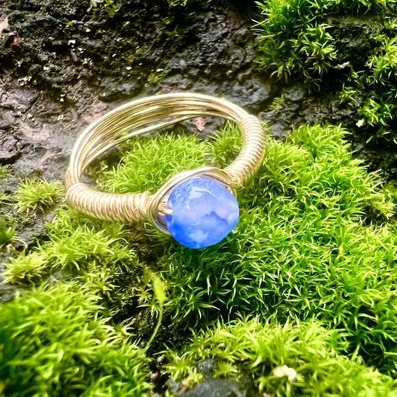 Hand Crafted Elegant Gold Tone Wire Wrapped Blue Agate Stone Ring - Picture 3 of 4